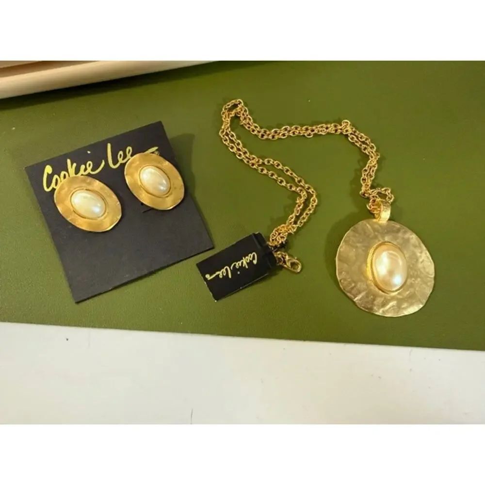 Cookie Lee Statement Runway Necklace & Earrings Pierce Gold Tone Oval Faux Pearl